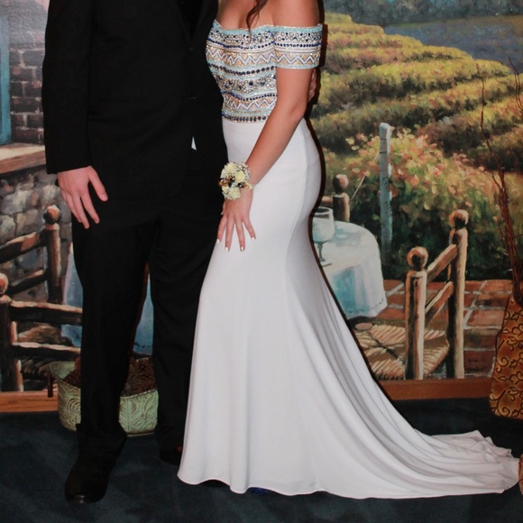 Dress - Picture 2 of 3